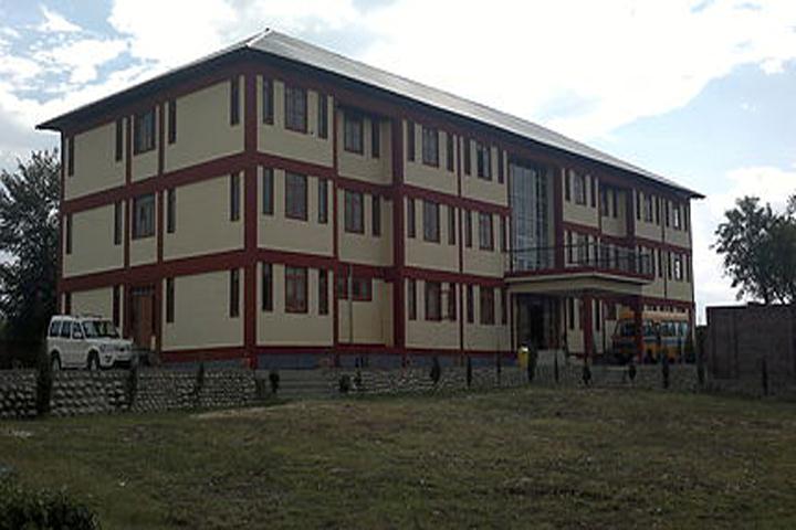 https://cache.careers360.mobi/media/colleges/social-media/media-gallery/10763/2019/1/9/Campus View of SM Iqbal College of Education Srinagar_Campus-view.jpg
